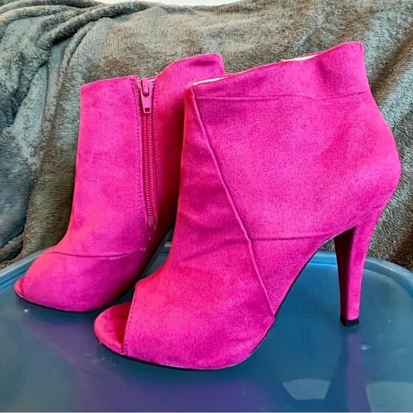 Barbie pink peep toe booties - Picture 2 of 3